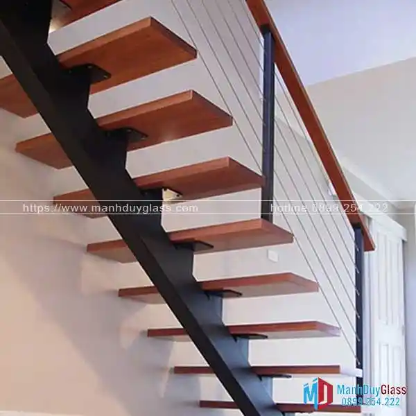 Cầu thang xương cá gỗ tự nhiên