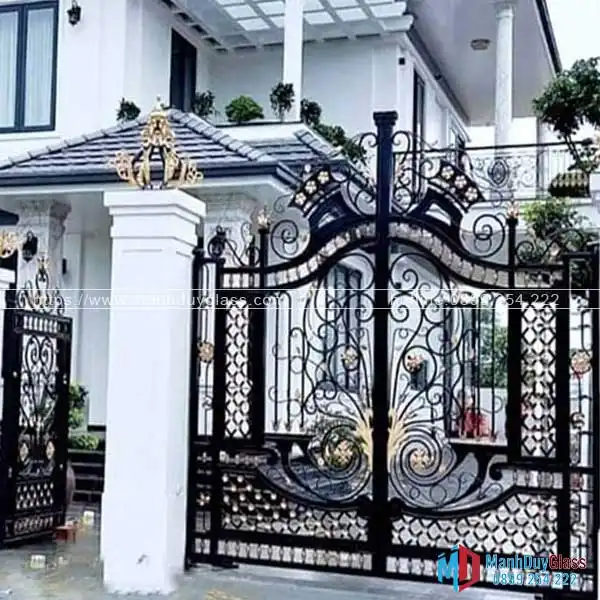 Cổng sắt nghệ thuật cho biệt thự sang trọng.