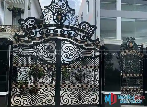 Cổng sắt nghệ thuật cho nhà biệt thự.