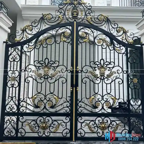 Cổng sắt nghệ thuật với hoa văn đẹp