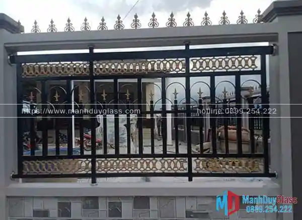 Hàng rào sắt kết hợp vật liệu khác