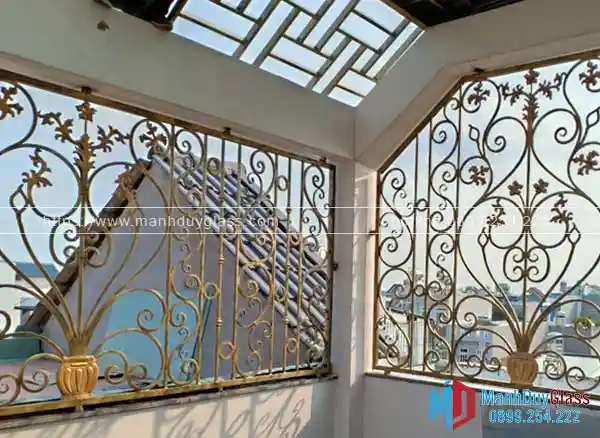 Hàng rào sắt mỹ thuật bảo vệ không gian