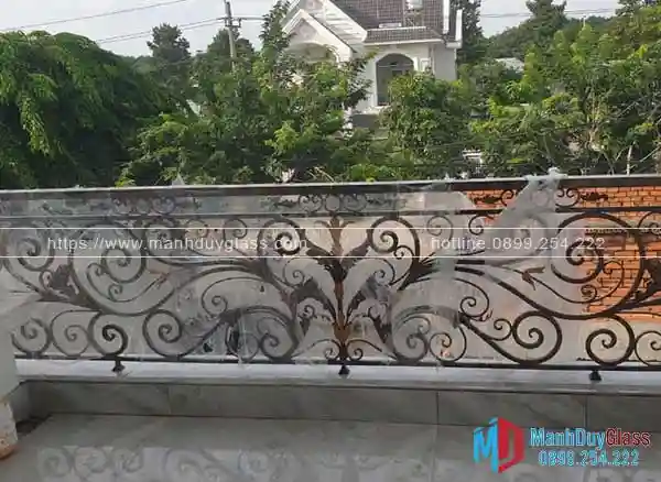Mẫu lan can ban công sắt mỹ nghệ mỹ thuật đẹp