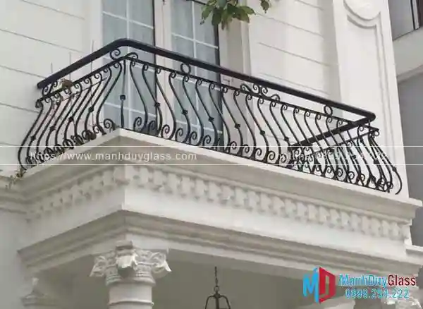 Lan can ban công sắt mỹ thuật