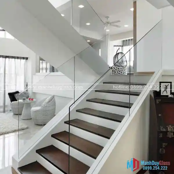 Lan can cầu thang kính không tay vịn