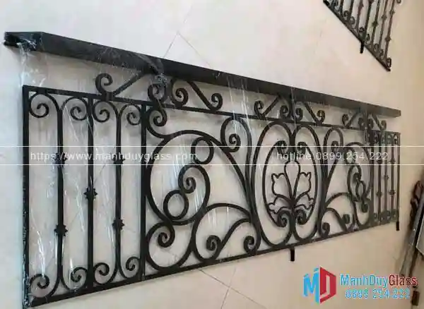 Lan can sắt nghệ thuật cầu thang