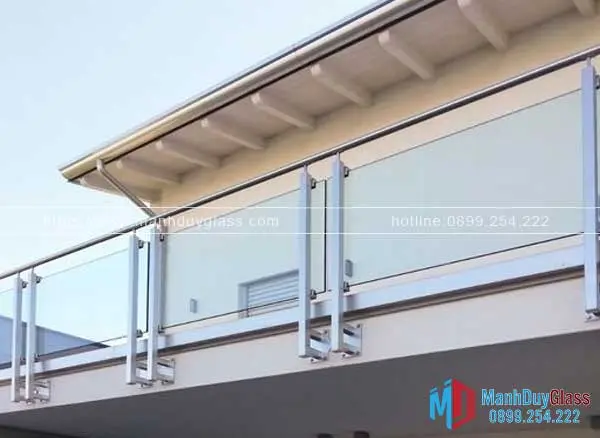 Lan can kính cường lực