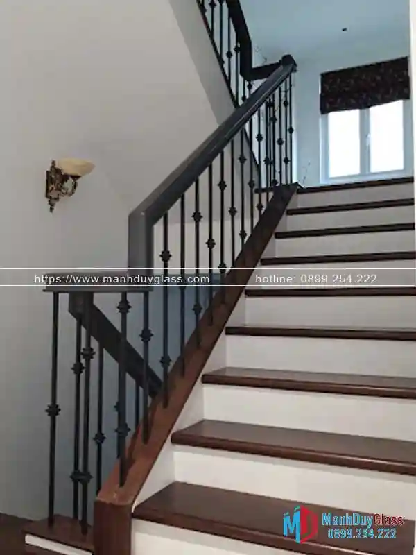 Lan can sắt nghệ thuật cầu thang