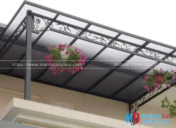 Mái kính khung inox cho biệt thự hiện đại