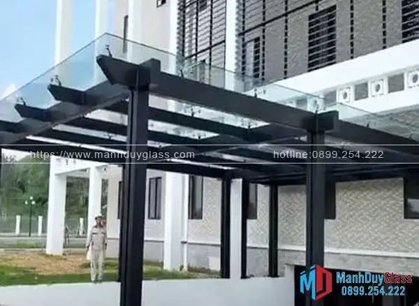 Mái kính khung inox cho nhà phố