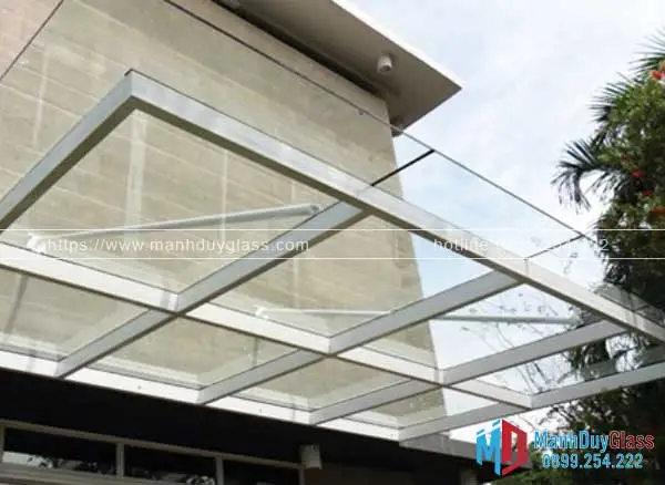 Mái kính khung inox đẹp cho nhà phố