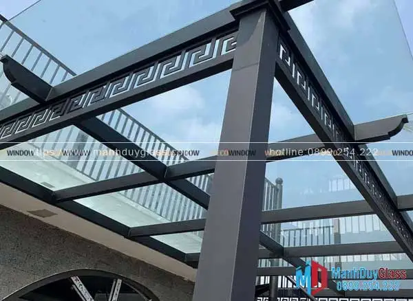 Mái kính khung inox độ dốc chuẩn