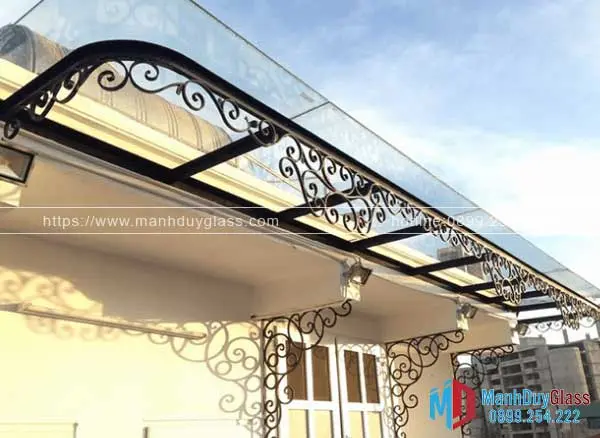 Mái nhựa poly trong suốt khung sắt nghệ thuật