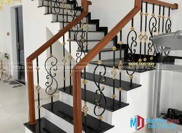 Mẫu cầu thang sắt mỹ thuật đẹp cho biệt thự