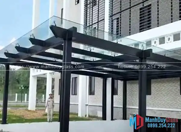 Mẫu mái kính phẳng đẹp cho nhà phố