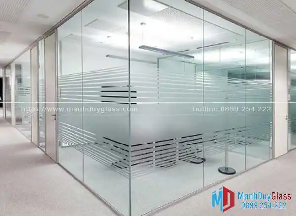 Thi công vách kính cường lực văn phòng
