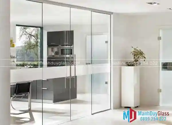 Thiết kế cửa kính cường lực sang trọng