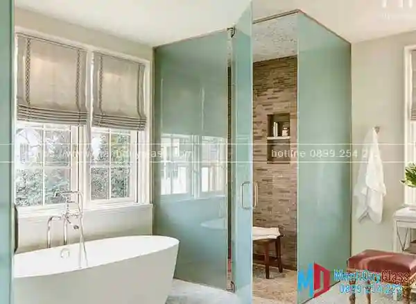 Vách kính mờ phòng tắm