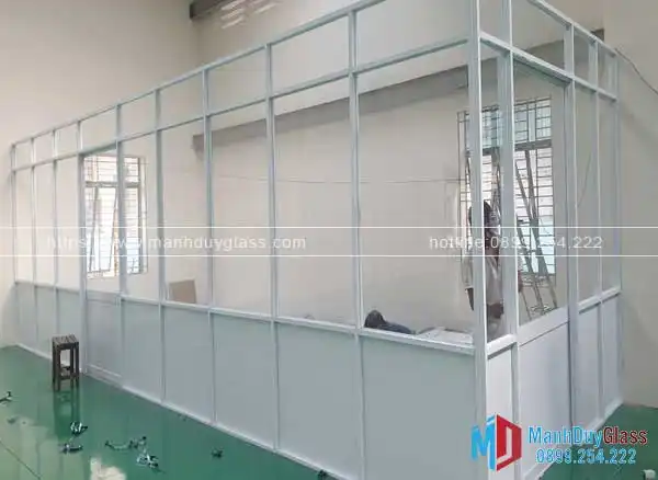 Vách kính phòng ngủ giá rẻ