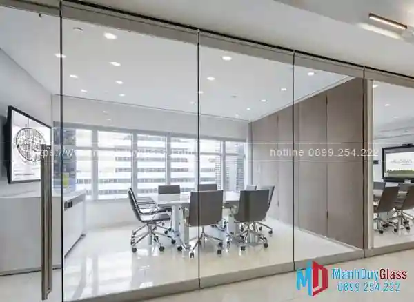 Vách ngăn kính cường lực cho văn phòng