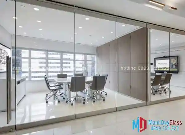 Vách ngăn kính văn phòng